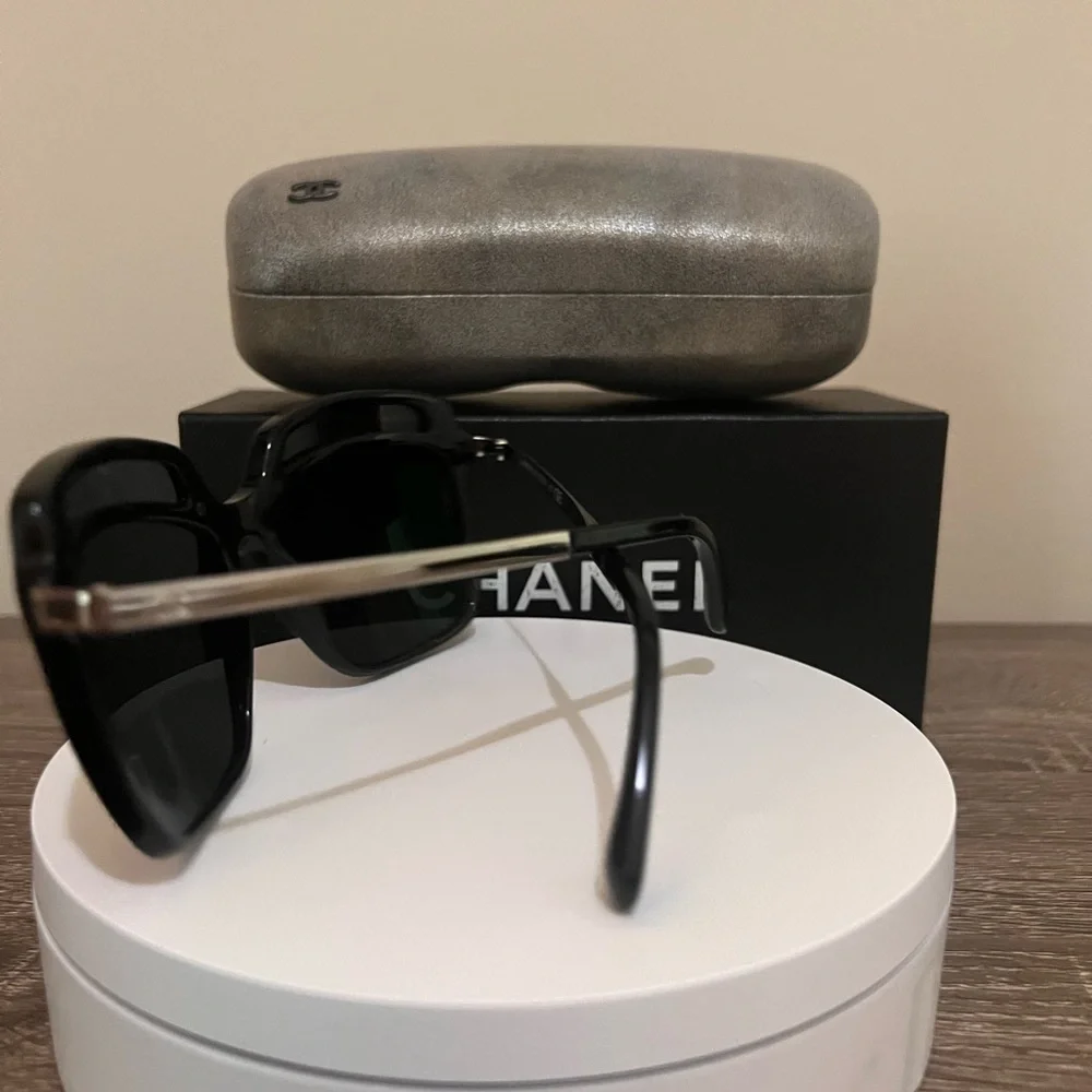 CHANEL 5378 NWOT Square Sunglasses with Grey/Blue Mirror lenses.